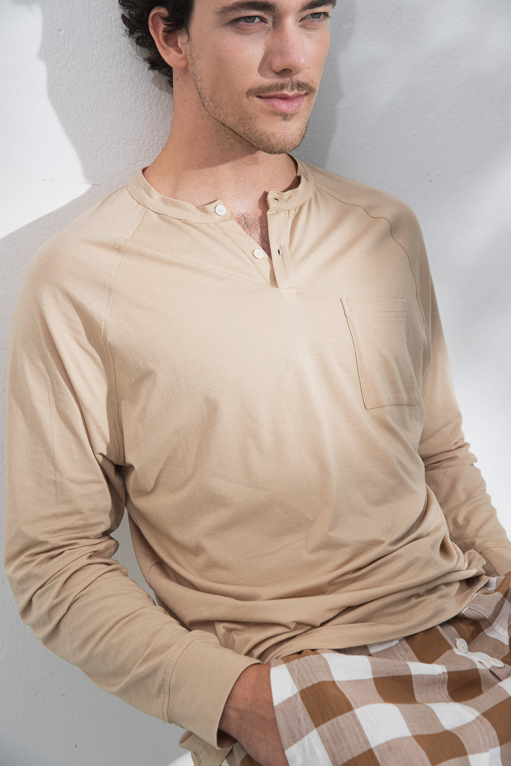 Langarm-Shirt Derek mit Knöpfen in Jersey weiß