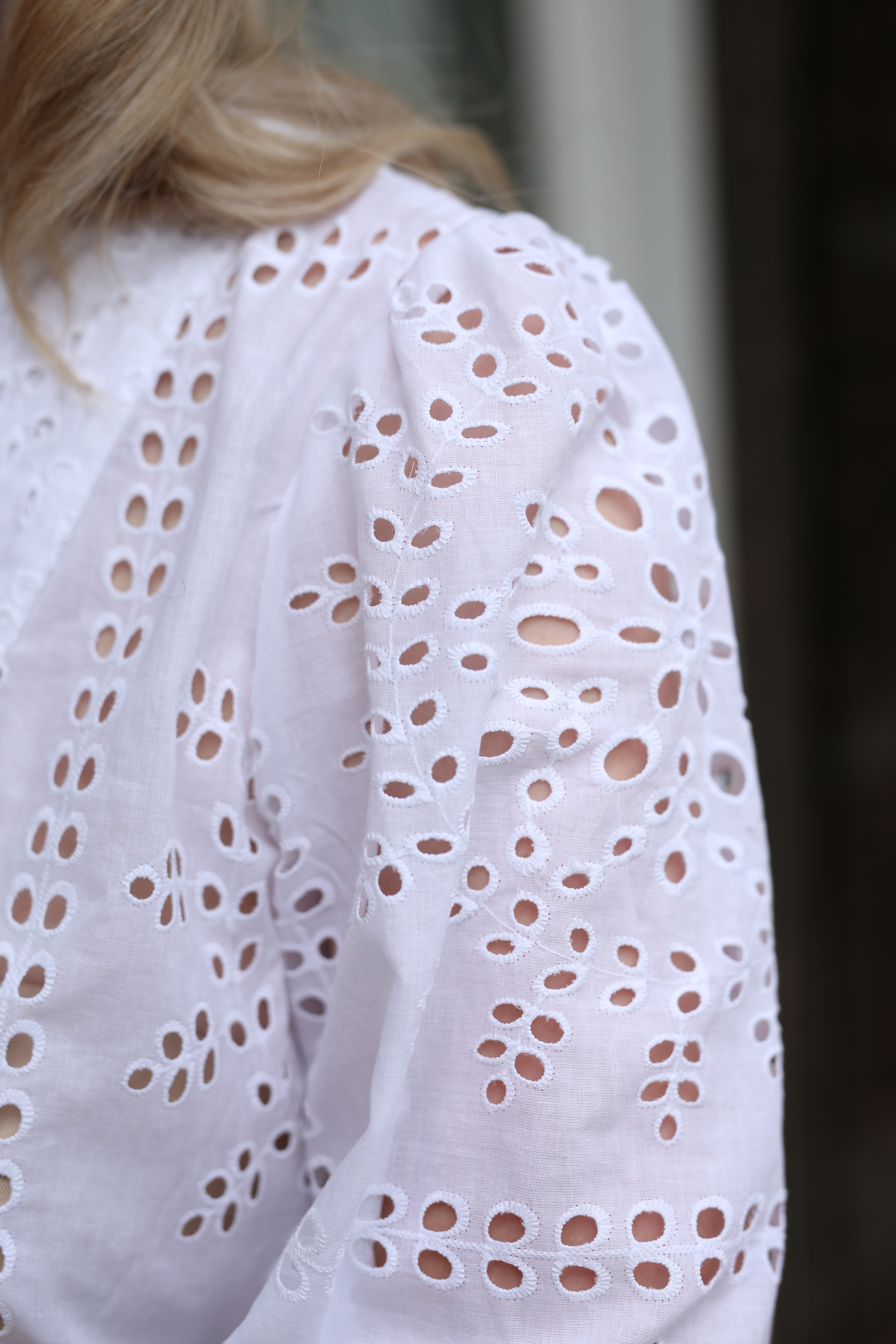 Bluse mit Lochmuster S